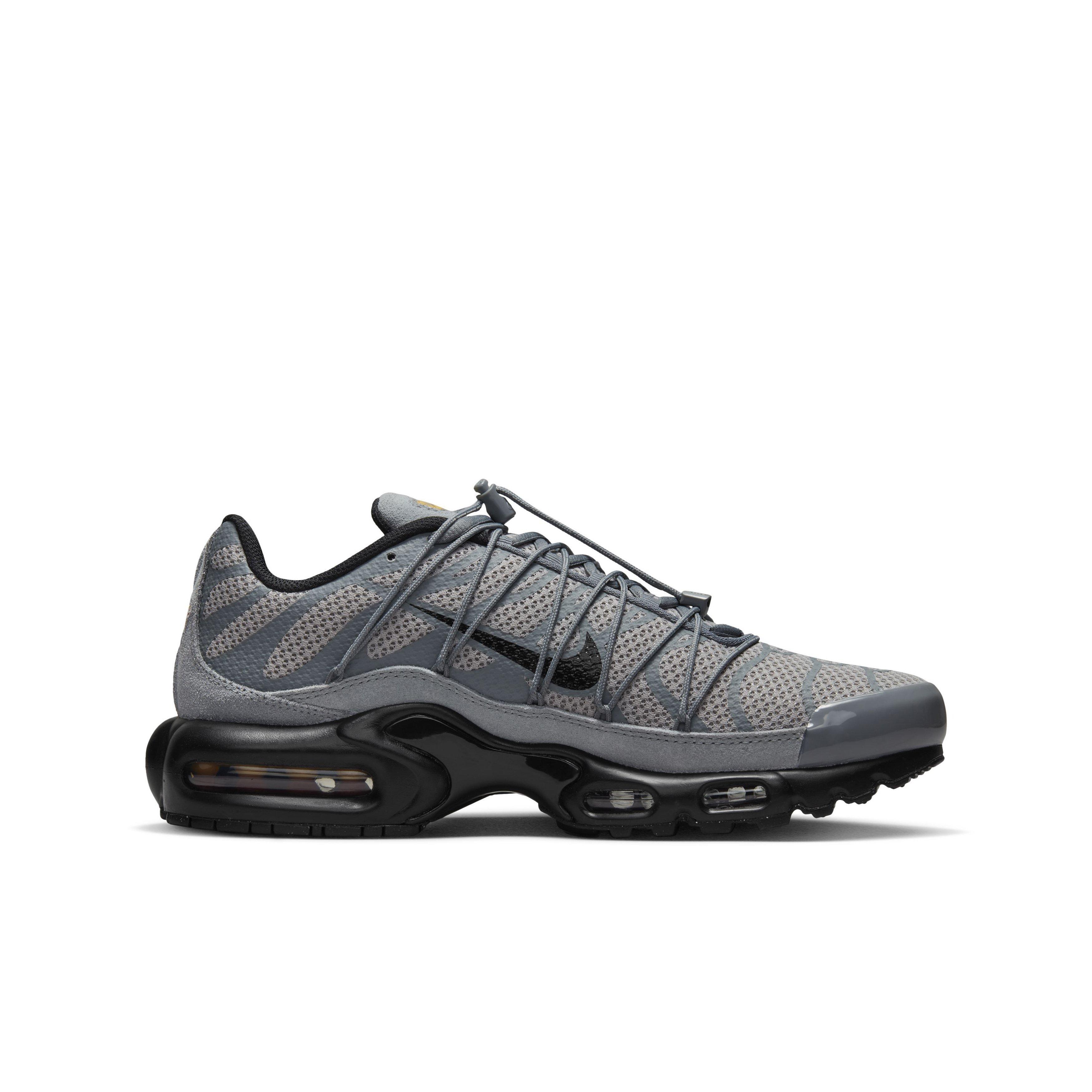 Nike air max plus boys' grade school black/black/black sale